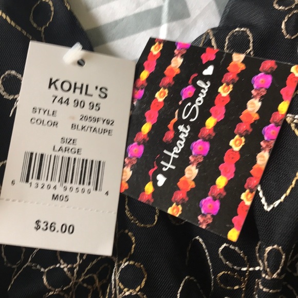 🌸Heart Soul black halter top - Picture 2 of 7